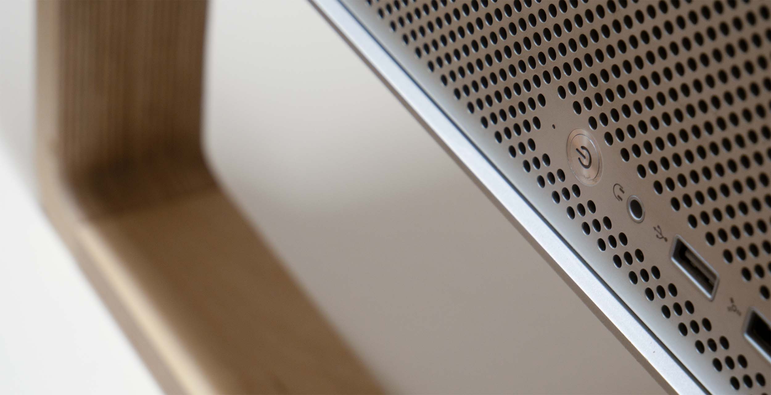 MacTisch Detailaufnahme An-Schalter